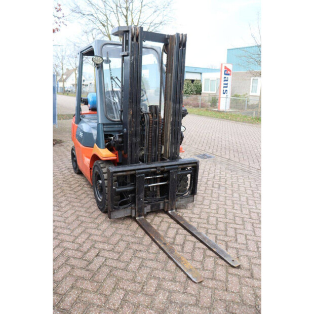 2000 تويوتا 42-7FGF25-45358735