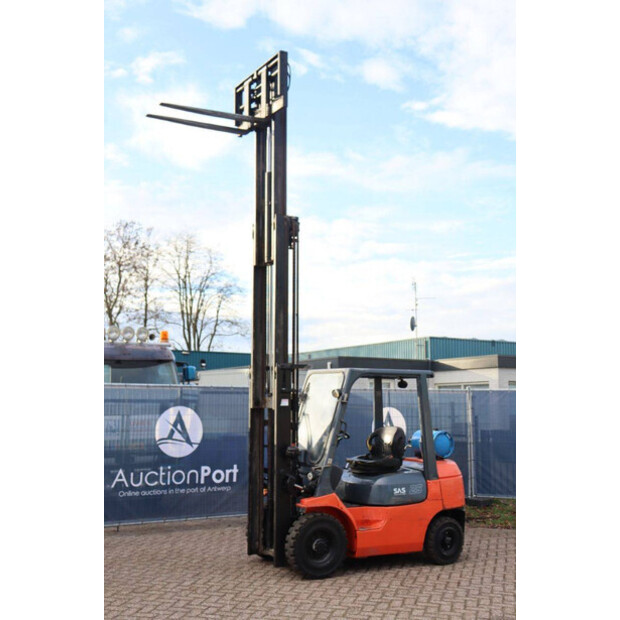 2000 تويوتا 42-7FGF25-45358760