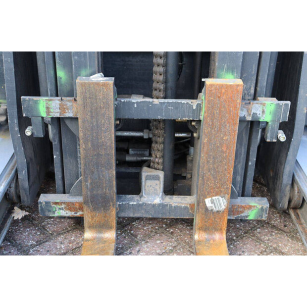 2015 Still FM-X17-45358846