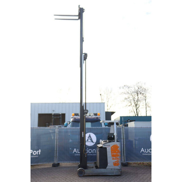 2015 Still FM-X17-45358861