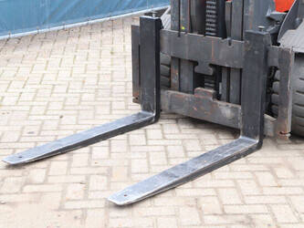 2006-linde-e30-03-1414273-45359048