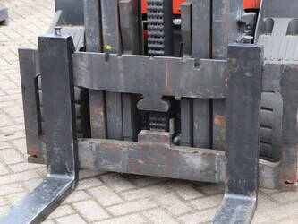 2006-linde-e30-03-1414273-45359049