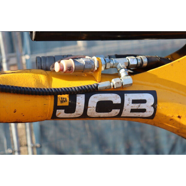 2021 جيه سي بي 8008 CTS-45359622