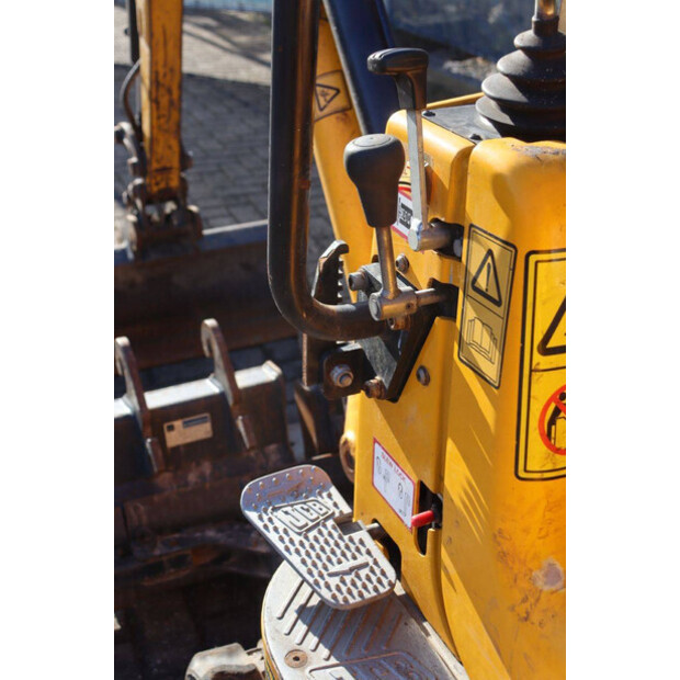 2021 جيه سي بي 8008 CTS-45359633