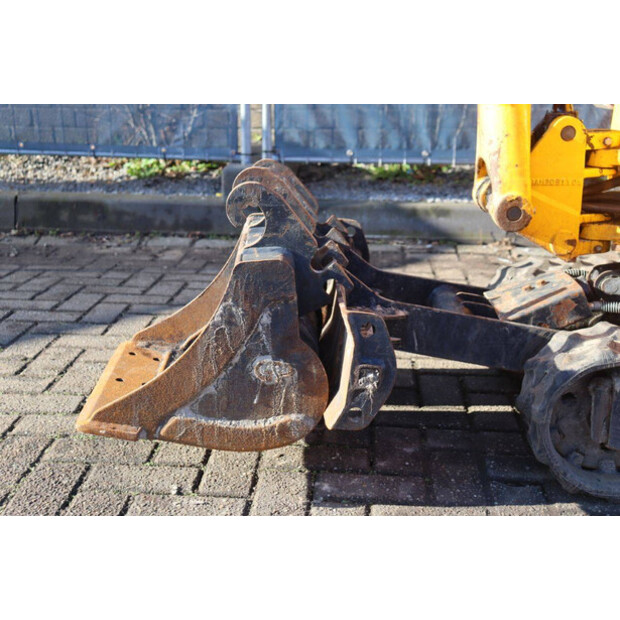 2021 جيه سي بي 8008 CTS-45359642