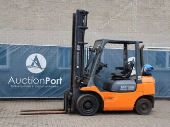 صورة ل رافعات 2004 تويوتا 42-7FGF25