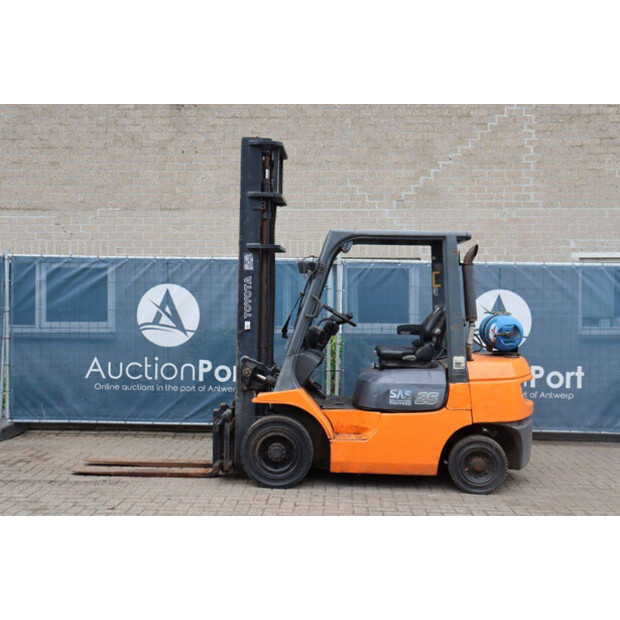 2004 تويوتا 42-7FGF25-45359644