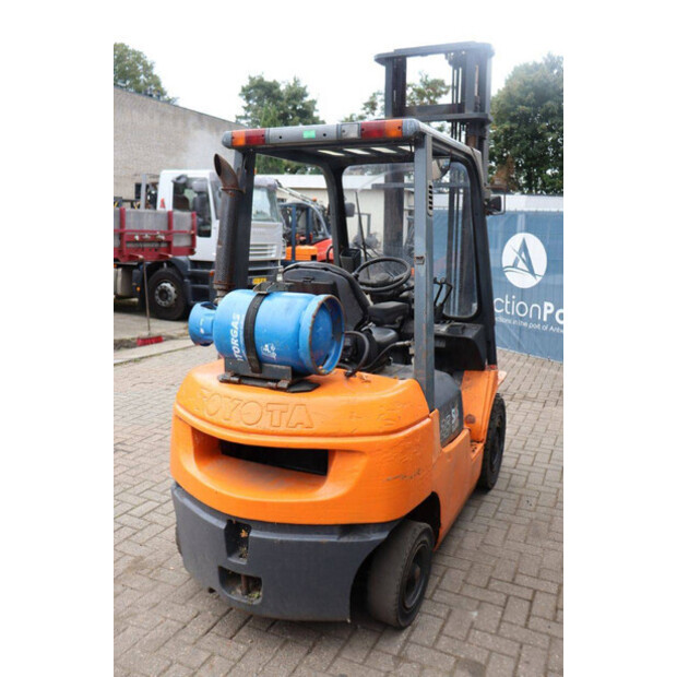 2004 تويوتا 42-7FGF25-45359648