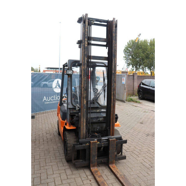 2004 تويوتا 42-7FGF25-45359649