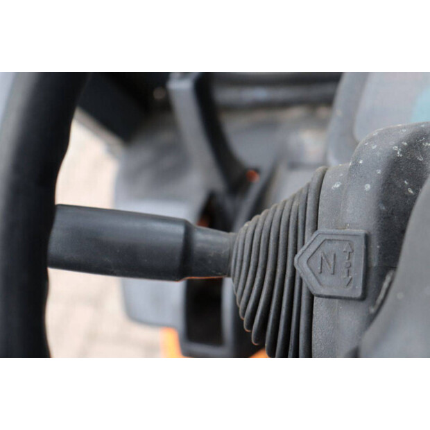 2004 تويوتا 42-7FGF25-45359673