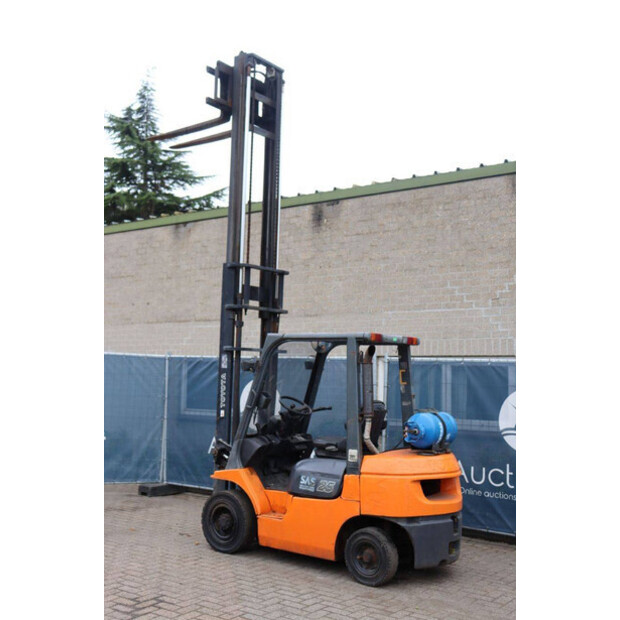 2004 تويوتا 42-7FGF25-45359677