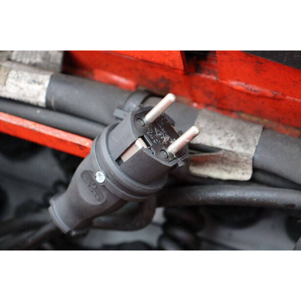 2007 ليندي E10-45359837