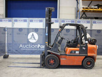 2000-nissan-30-1414307-45360226