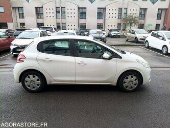 2013-peugeot-208-1414433-45375022