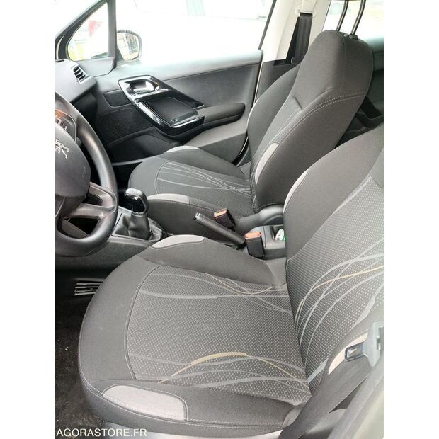 2013 Peugeot 208-45375025