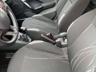 2013-peugeot-208-1414433-45375025