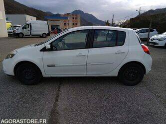 2012-renault-clio-1414434-45375030