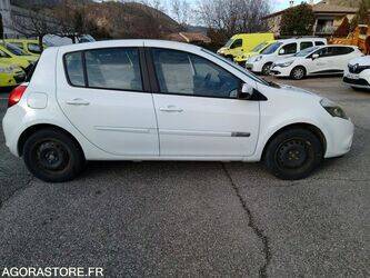 2012-renault-clio-1414434-45375031