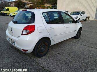 2012-renault-clio-1414434-45375034