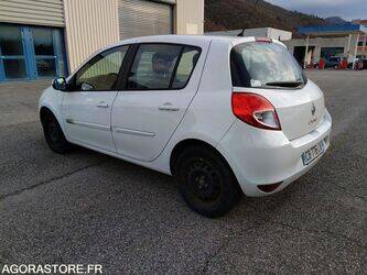 2012-renault-clio-1414434-45375035