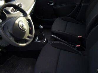 2012-renault-clio-1414434-45375036