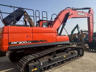 صورة ل حفارات مجنزرة 2024 دووسان DX300LCA