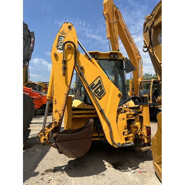 2024 JCB 3cx-45375795
