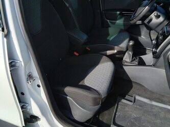 2013-renault-clio-1414565-45388972