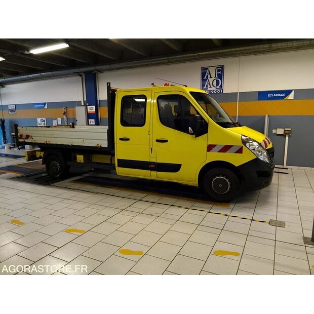 2015 رينو Master-45389023