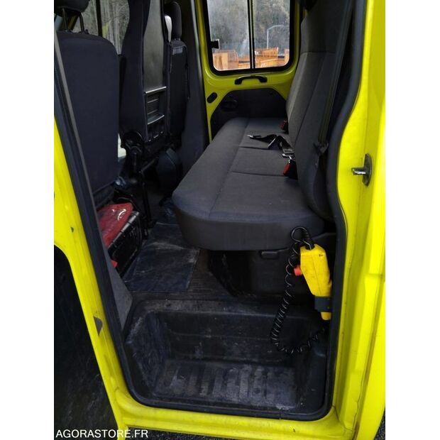 2015 رينو Master-45389028