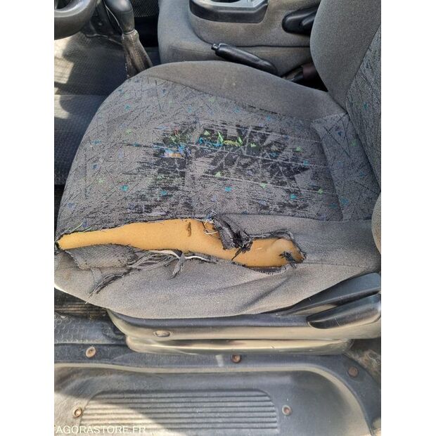 2005 هيونداي H200-45389077