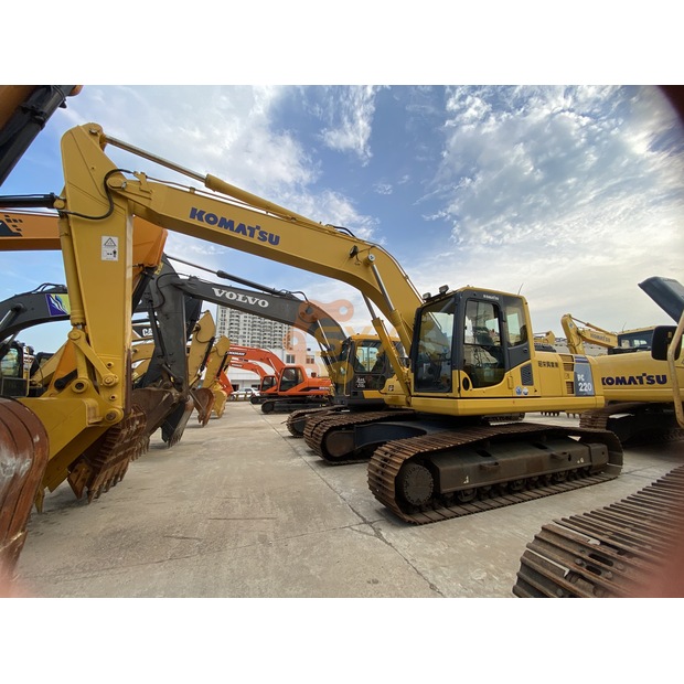 2021 Komatsu PC220-8N1-45389714