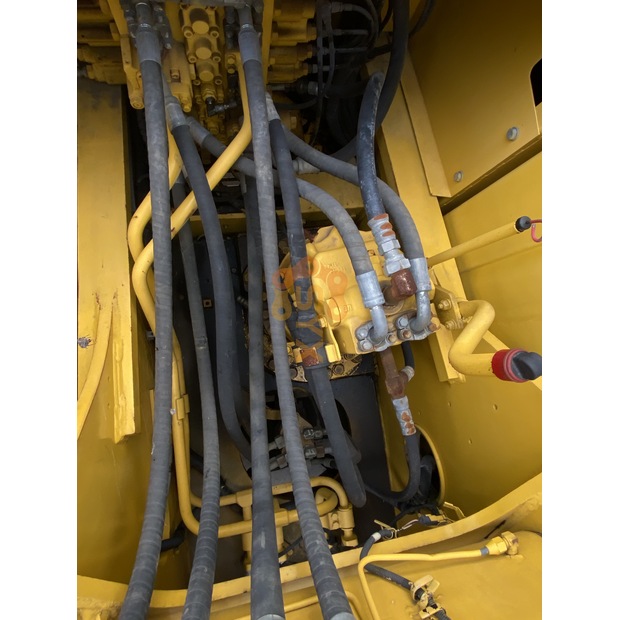 2021 Komatsu PC220-8N1-45389718