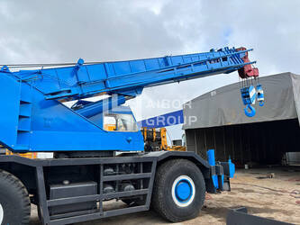 2022-kato-crane-45389947