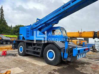 2022-kato-crane-45389948