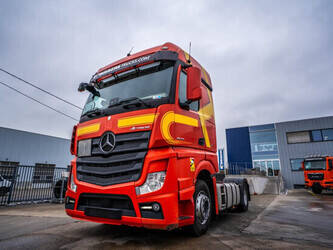 صورة ل رؤوس شاحنات 2018 مرسيدس بنز Actros 1843