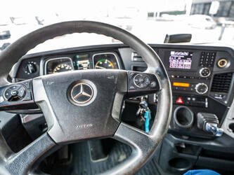 2018-mercedes-benz-actros-1843-1414757-45396168