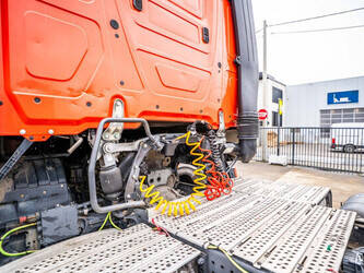 2018-mercedes-benz-actros-1843-1414757-45396175