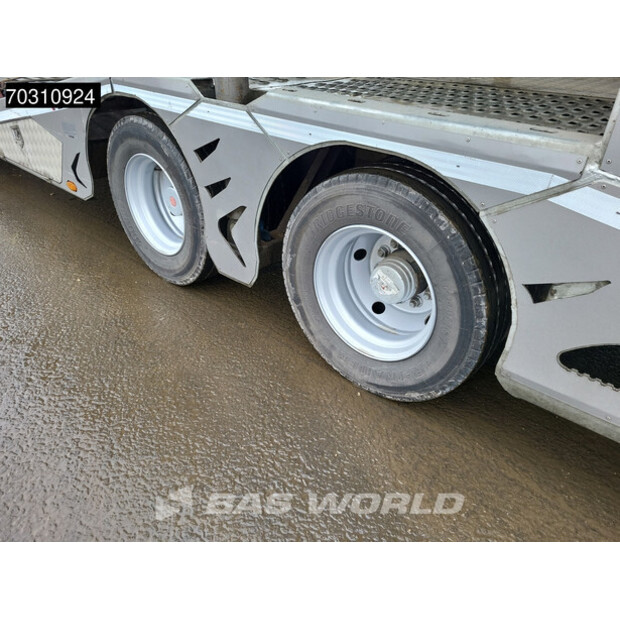 2024 Vega SAF-45397313