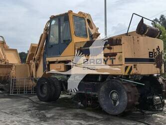 صورة ل حفارات بعجلات 2004 بريت D600W للبيع في السّويد