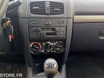 2005-renault-clio-1414860-45410473