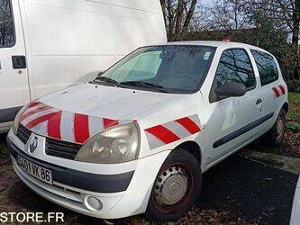2005-renault-clio-1414860-45410474