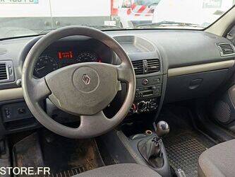 2005-renault-clio-1414860-45410476