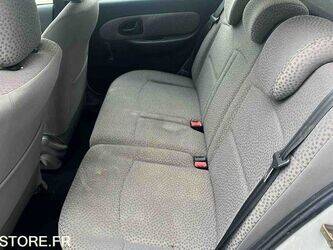 2005-renault-clio-1414877-45410618