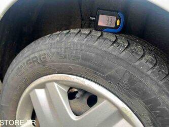 2005-renault-clio-1414877-45410625