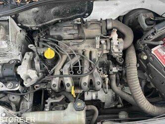 2005-renault-clio-1414877-45410628