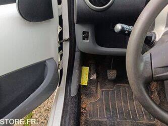 2011-citroen-c1-1414919-45411017