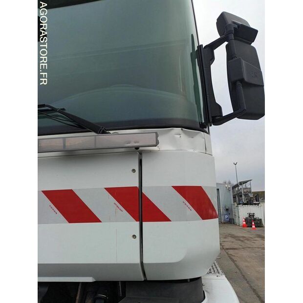 2011 Renault Magnum-45411037