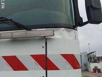 2011-renault-magnum-1414922-45411037