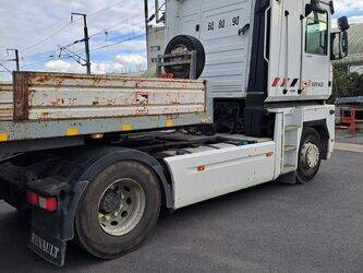 2011-renault-magnum-1414922-45411042